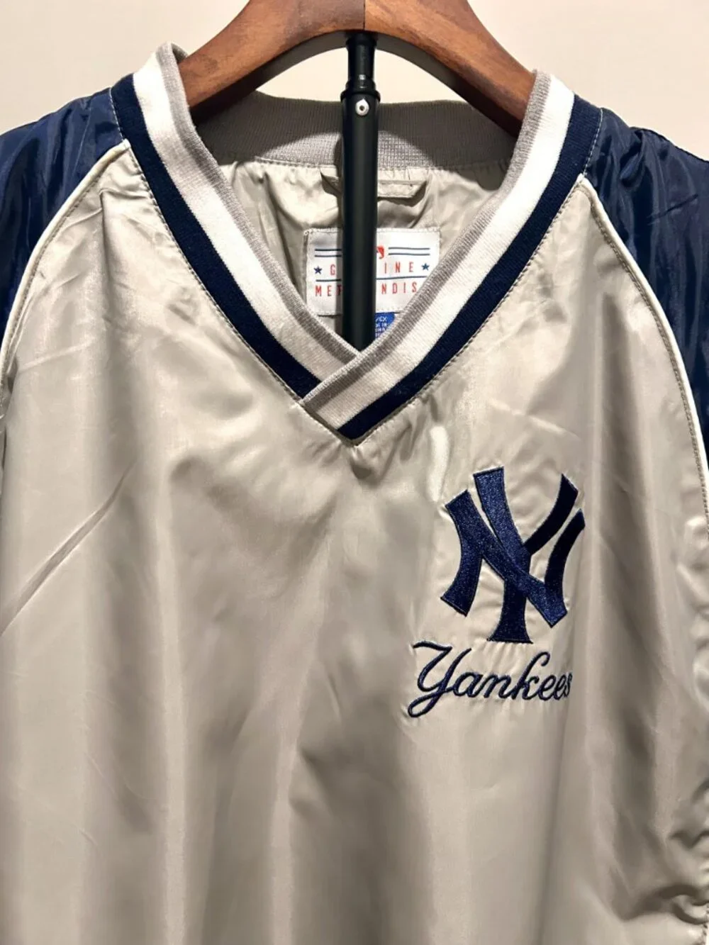 New York Yankee XL V-Neck Pullover, Warm-Up Jacket, Windbreaker.